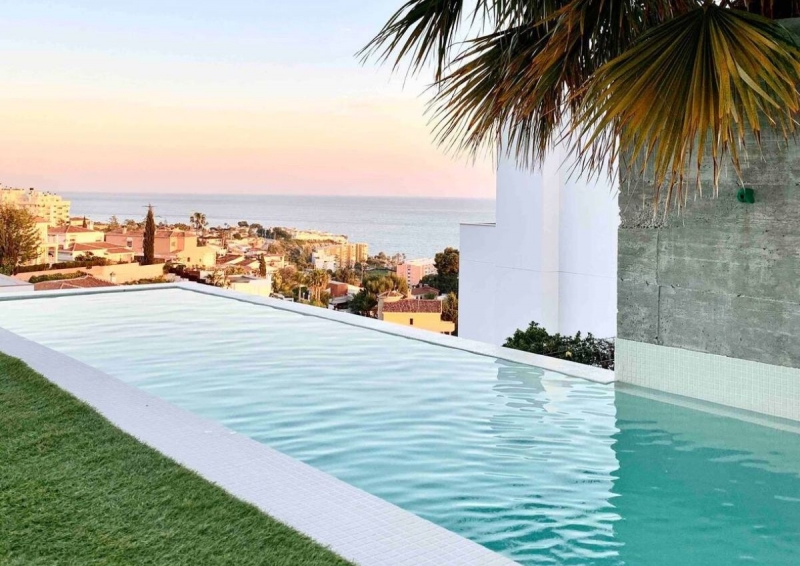 luxury villa infinity pool