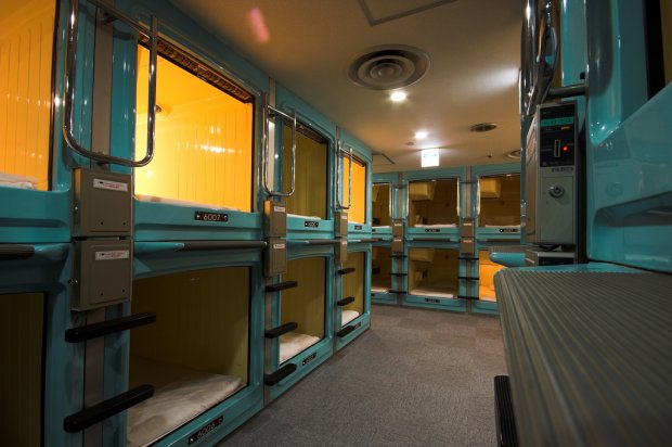 Khách sạn con nhộng (Capsule hotel)