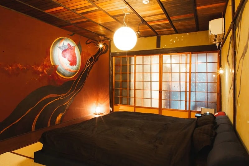 artsy machiya kyoto airbnb bedroom