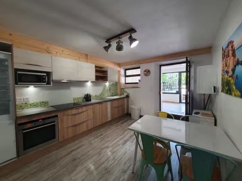 large water Airbnbs in Annecy