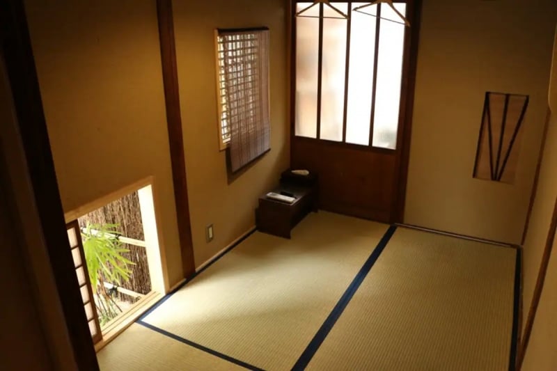 kyoto airbnb traditional machiya home for solo traveller interior