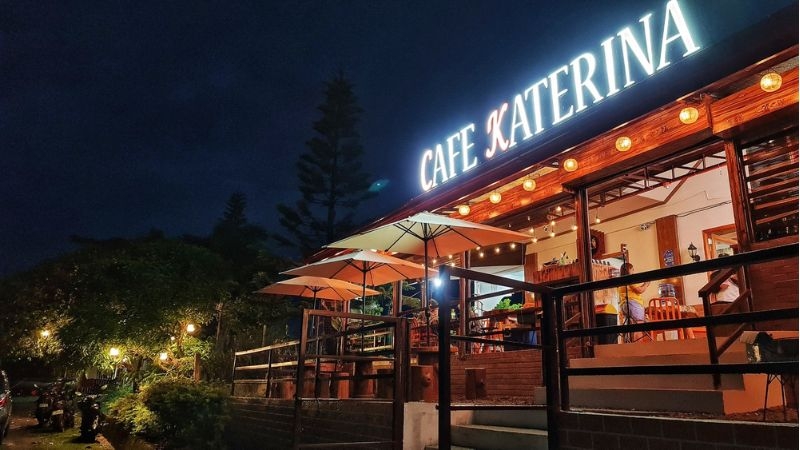 cafes near manila