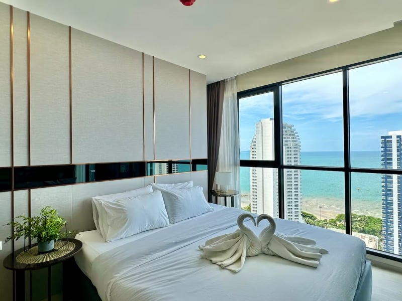 couple Airbnb in Pattaya