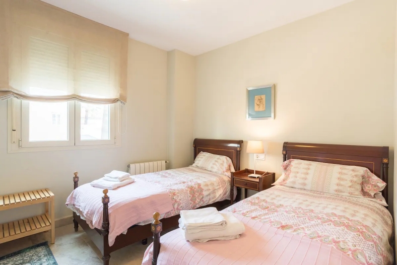 villa airbnb bedroom