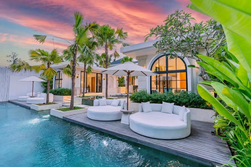 Airbnb Ubud infinity pool