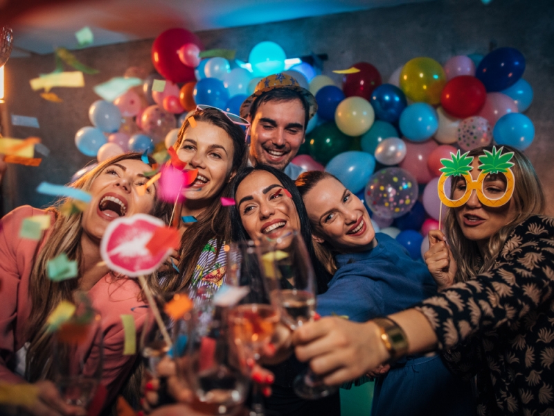 Partying companions, safe partying abroad
