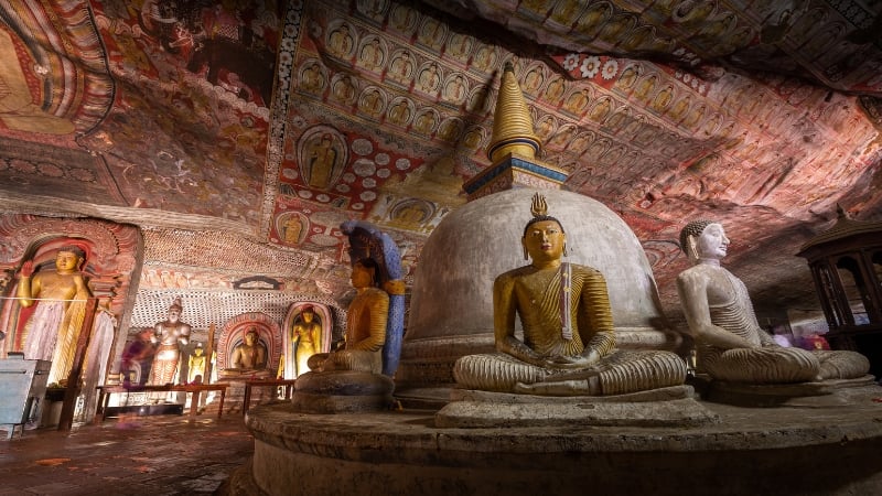 sri lanka cave with buddha