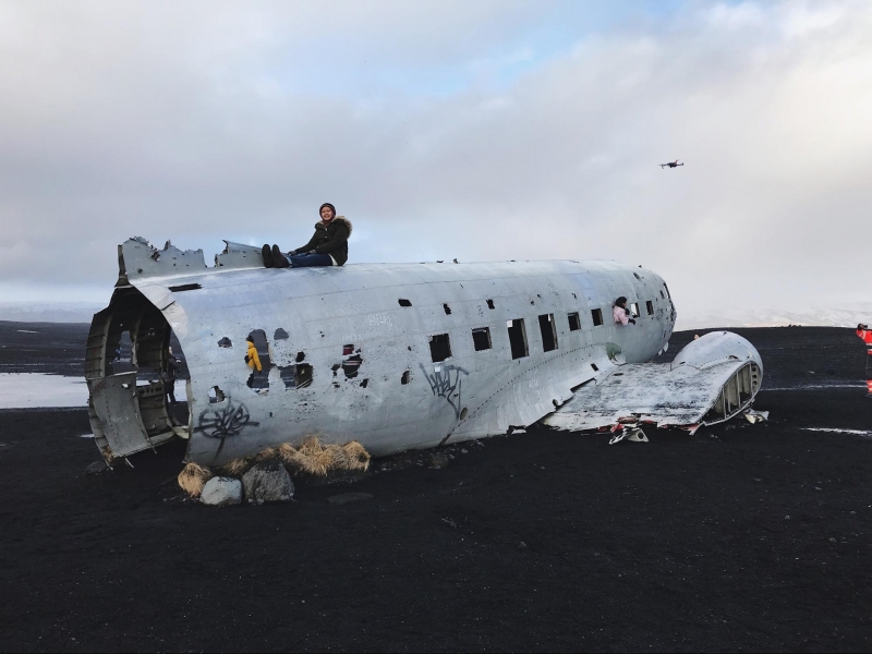 girl on solheimasandur plane wreck