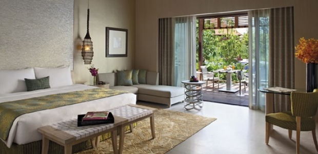 1 Night at Beach Villa with complimentary 4-Course Set Dinner for 2 in Resorts World Sentosa