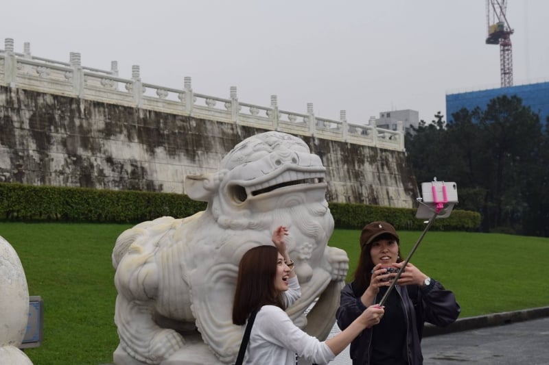 selfie stick phone gadget