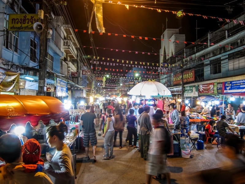 chiang rai saturday night market