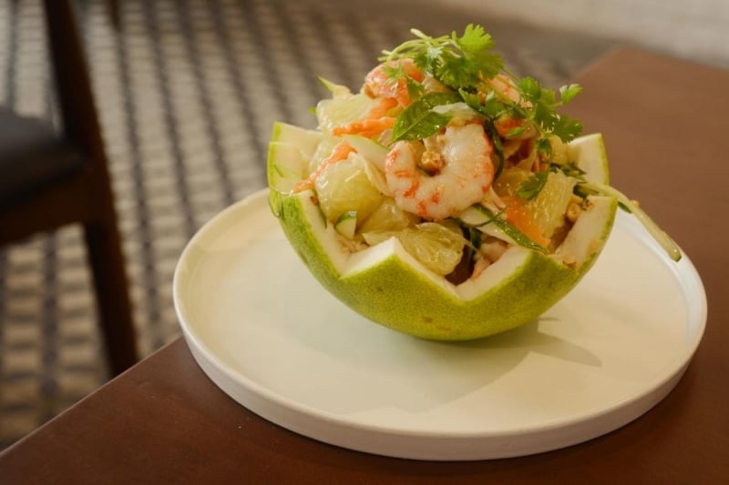 Gỏi bưởi tôm (Pomelo salad with shrimp) best vietnamese food
