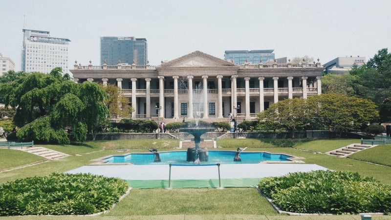 Deoksugung Palace of korea fountain