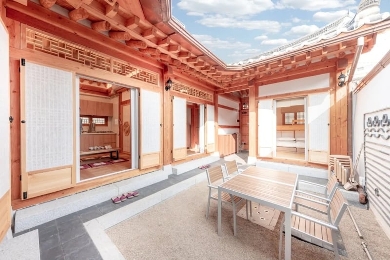 hanok airbnb seoul