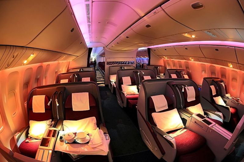 https://upload.wikimedia.org/wikipedia/commons/thumb/6/67/Qatar_Airways_Boeing_777-200LR_Business_Class_cabin_Beltyukov.jpg/1024px-Qatar_Airways_Boeing_777-200LR_Business_Class_cabin_Beltyukov.jpg