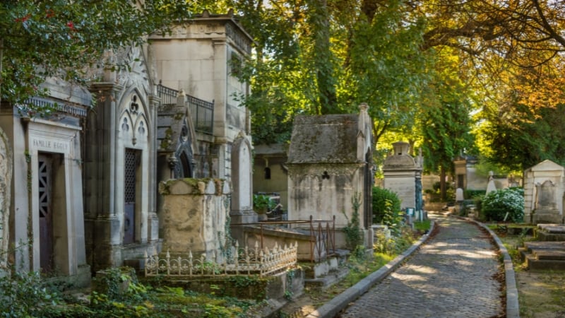 pere lachaise cemetery