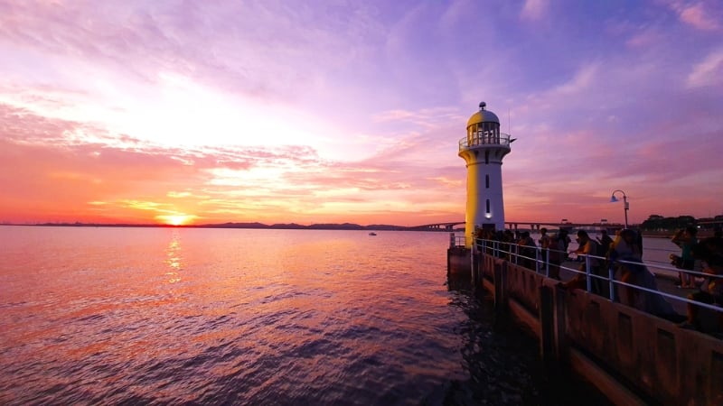 raffles marina lighthouse