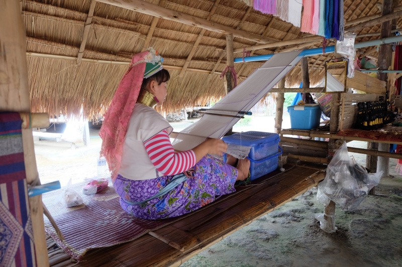 The Real Life Under 25 Neck Rings: Karen Long Neck Tribe Thailand