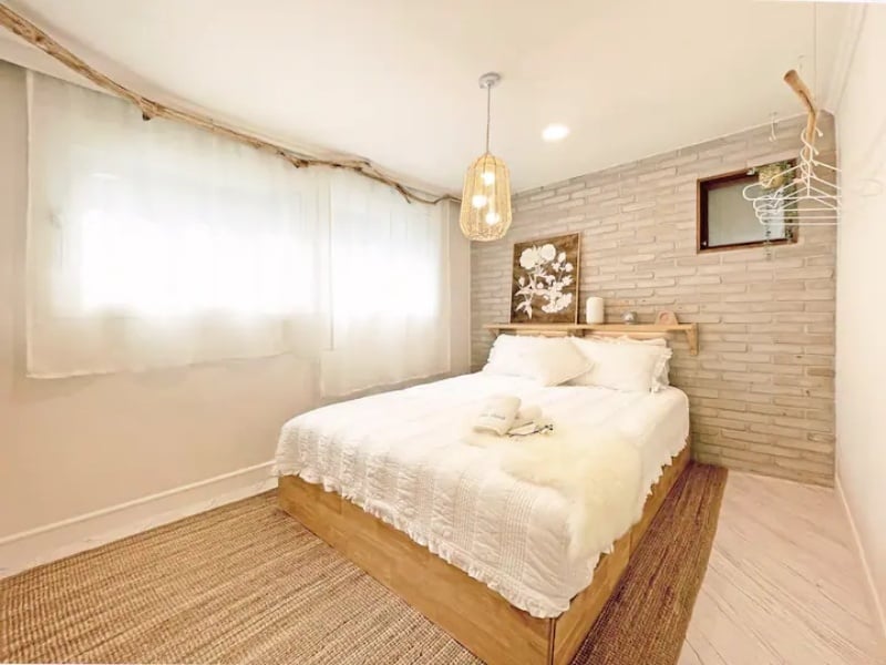 bedroom airbnb seoul