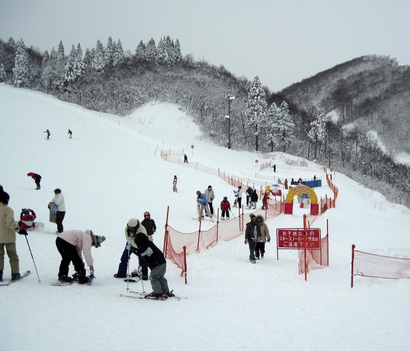 skiiers at gala yuzawa