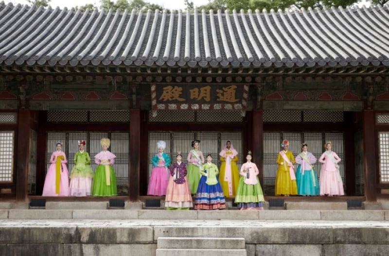 hanbok and hanok