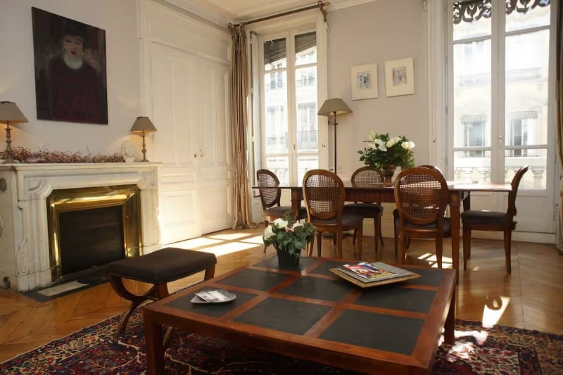 elegant airbnb stay in Lyon