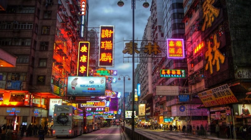 Kowloon là một trong những khu phố đông đúc bậc nhất tại Hong Kong, với những cửa hàng, chợ đêm và quán ăn ngon để bạn thỏa sức khám phá.