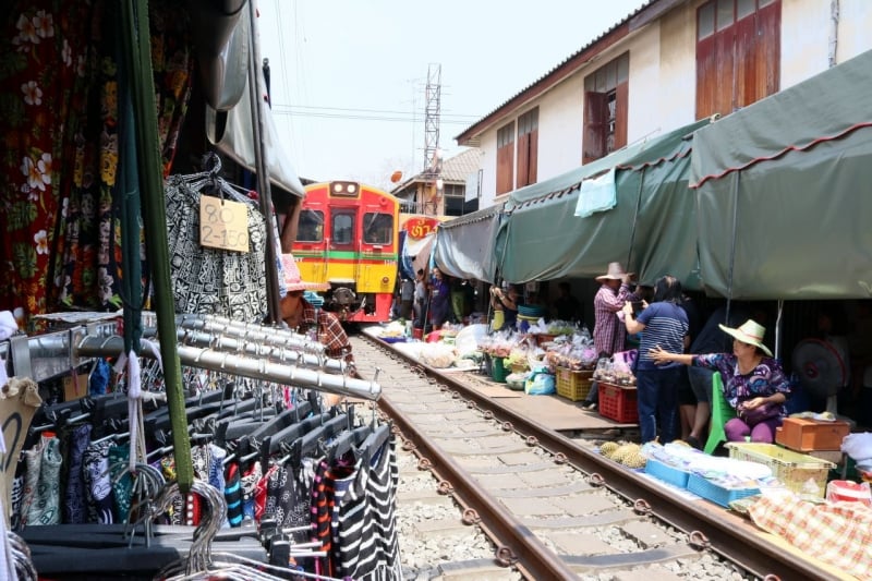 Maeklong Railway Market